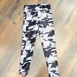 KoraL grey camouflage high waisted crop leggings  small